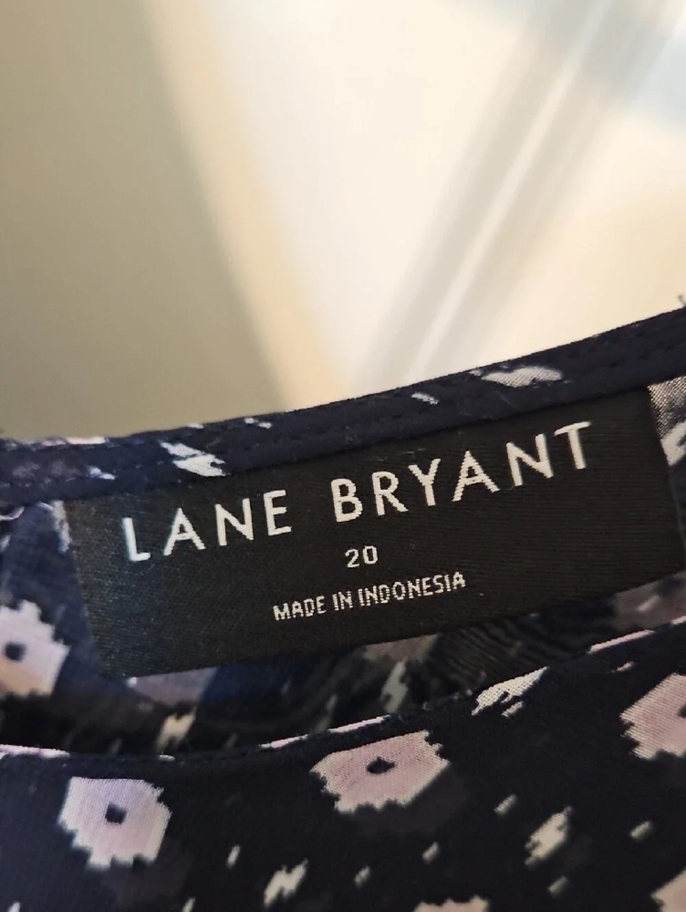 Lane Bryant Navy Floral V-Neck Sleeveless Camisole - Picture 2 of 2